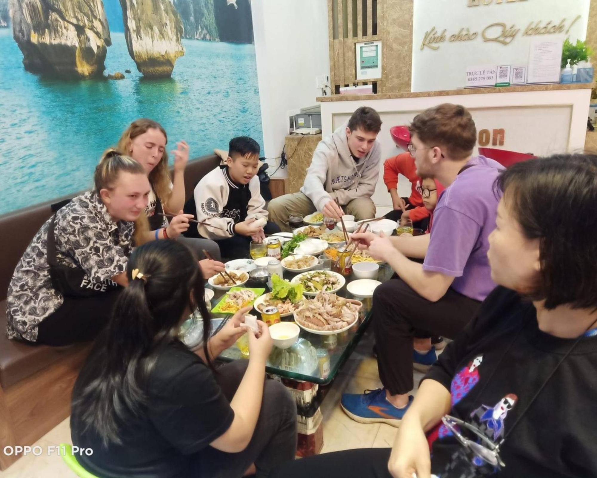 Ha Long Fancy Hostel With Vegetarian And Vegan Restaurant Esterno foto