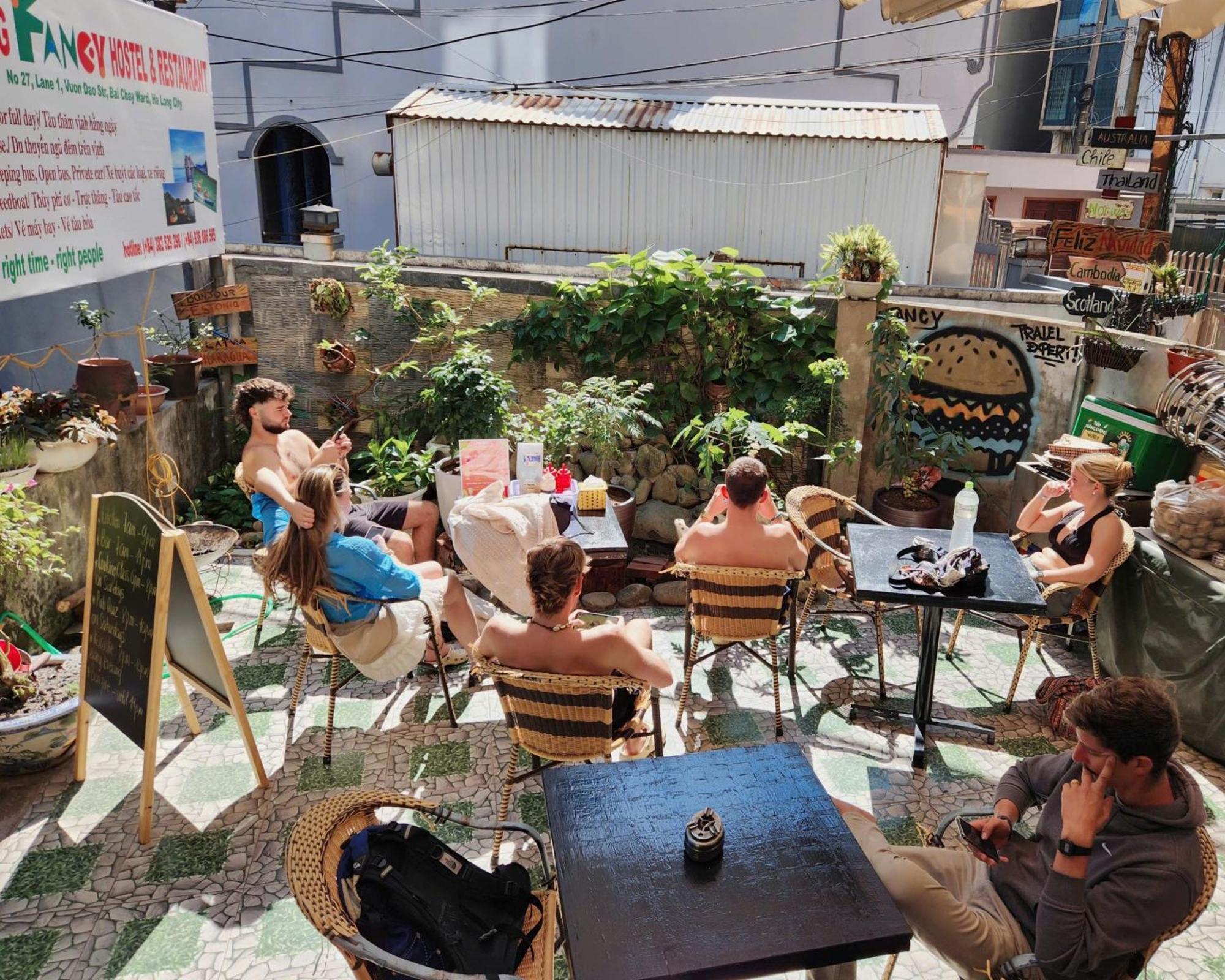 Ha Long Fancy Hostel With Vegetarian And Vegan Restaurant Esterno foto